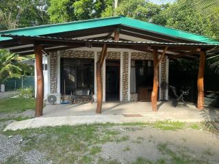 Acogedora Casa Vacacional - Puerto Viejo - 0