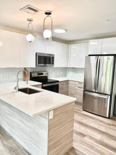 Luxury 2 Bed Apartment in Quincy - 0