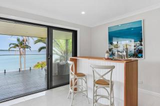 Panoramic Lakefront 6 BDRM Villa - Toukley - 1