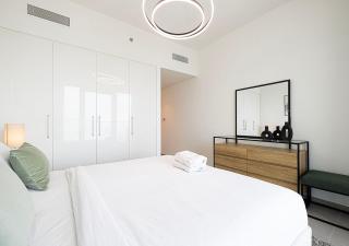 Luxury 2 BR Apartment, 5 Mins to Dubai Mall with Amazing view in DownTown Views 2 - Dubai - 3