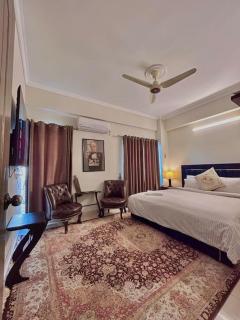 3 BR, 3 BTH, PRIME LOCATION with Luxury - 0