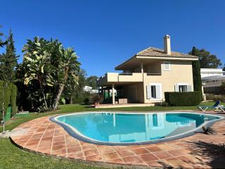 XPCE Artola Playa - Villa de Lujo con pista de padel privada y piscina - Marbella - 1