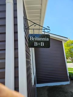 Britannia B + B - 4