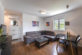 Kate Your cozy Oasis with private parking and balkony - Podstrana - 5