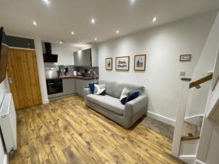 The Upton Coach House - Birkenhead - 5