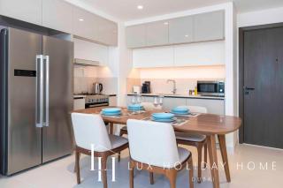 LUX The Marina Vista Beachfront Suite 2 - 5