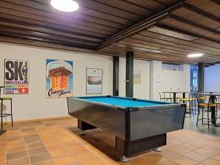 Ace Location with Pool & Sauna - 1