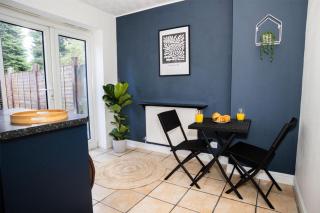 Haydock Cozy 2-Bedroom Home with Free Parking - 2