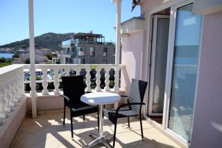 Bedroom with private bathroom and balcony-sea view - Poljica - 5
