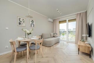 Modern Apartment with Parking and Air-Conditioning in Wrocław by Noclegi Renters - 4