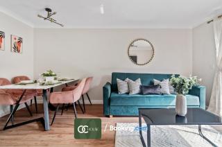 Waterside House By OC House Short Lets & Serviced Accommodation Gillingham, Ramsgate, Folkestone With Beautiful River View - 4