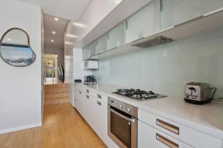 Modern Living in Pounamu - Unit 9 - 9