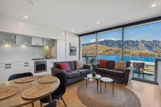 Modern Living in Pounamu - Unit 9 - Queenstown - 1