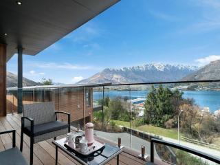 Contemporary & Plush - 3 Bedroom House Near Marina - Queenstown - 1