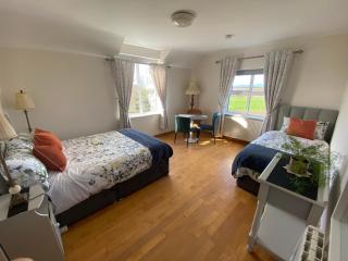 Lough Carra House - Room only with Kitchenette - Partry - 0