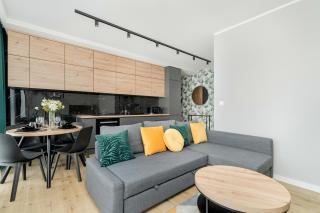 Esencja Apartments with Free Parking Garbary 104 by Noclegi Renters - Poznan - 3
