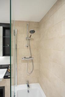 Private Room in 2 bed apartment - Hounslow - 1