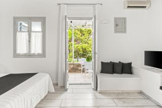 Mr and Mrs White Paros - 2