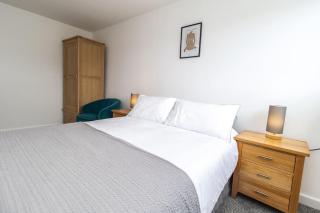 Free Driveway Parking 3 Double Bedroom House, Ideal for long term contractor, etc stays, 4 miles 11 mins drive to Nissan, 20 mins drive to Sunderland Newcastle, Fast WIFI - see Dwellcome Home Ltd site for assurance - 3