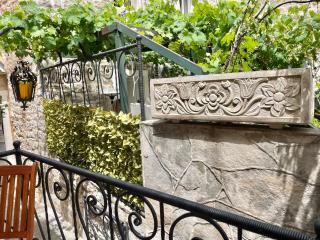 Old town house with private garden - Budua - 1