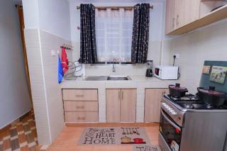 Urban Oasis Stylish 2BR EnSuite in Nairobi,TRM dr - Nairobi - 3