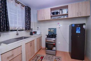 Urban Oasis Stylish 2BR EnSuite in Nairobi,TRM dr - Nairobi - 4