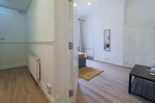 2 Bed Flat In Heart Of Kilburn With Full Kitchen London - 1