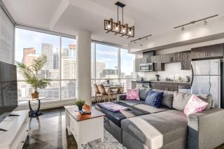Luxury 2BR Condo - Downtown City Views - 3