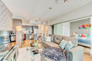 Luxury 2BR Condo - King Bed - Stunning City Views - Calgary - 1