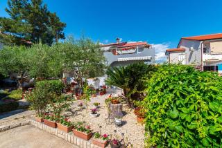 Apartments Say close to Center and Beach - Novalja - 5