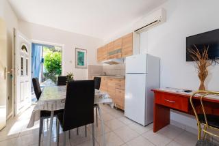 Apartments Say close to Center and Beach - Novalja - 1
