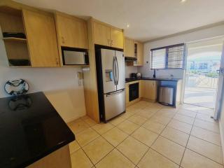 Beachside Living in Muizenberg. - Cidade Do Cabo - 6