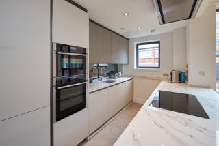 Luminous Living near Birmingham City - Birmingham - 9