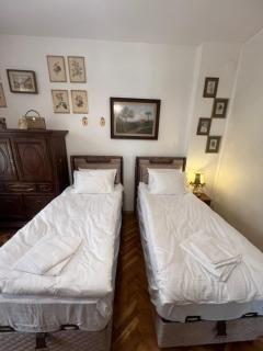 Aristocratic 2bdrm Central Apartment - 7