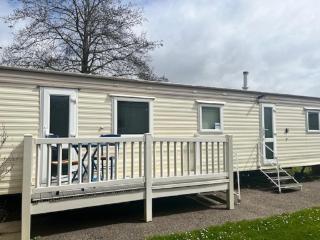 Stunning 4 Berth Caravan In Seaside Village Of Scratby, Norfolk Ref 19150S - 9