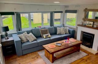 Stunning 4 Berth Caravan In Seaside Village Of Scratby, Norfolk Ref 19150S - 4