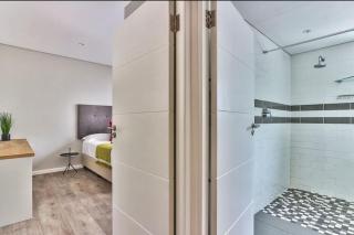 Beachfront Gem with generator - Cape Town - 9