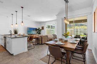 Upstay Luxury 4BR Family Home w Pool Near Disney - 8