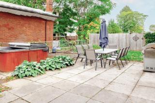 Charming Corktown Home with BBQ Grill & Backyard - Hamilton - 4