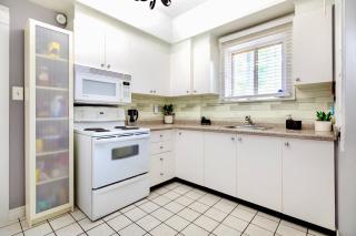 Charming Corktown Home with BBQ Grill & Backyard - Hamilton - 9