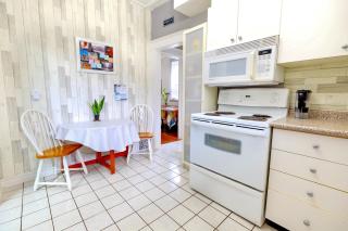Charming Corktown Home with BBQ Grill & Backyard - Hamilton - 3