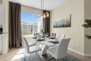 Luxury 4BR Home - Private Pool BBQ - Near Disney - Kissimmee - 2