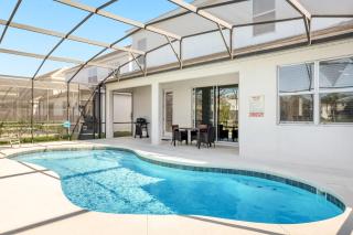 Family-Friendly Resort Home w Pool Cinema Games BBQ - Kissimmee - 4