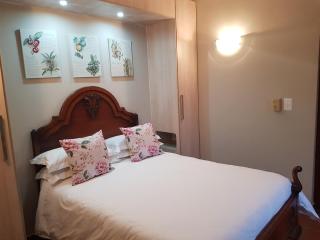 The Farmhouse Cottage - 4