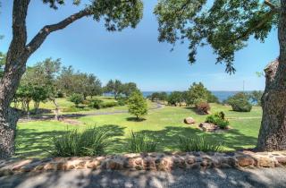 Upstay - 10-Acre Lakeview Mansion with Pvt Boat Ramp - Buchanan Dam - 4