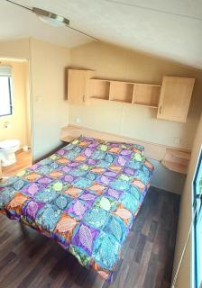 Homely 6 Berth Caravan At Steeple Bay In Essex Ref 36017D - 3