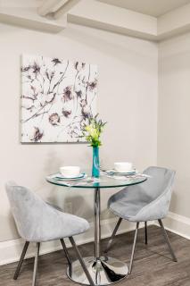 Modern Apartment in a Trendy Neighbourhood - Hamilton - 3