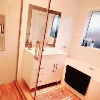 Entire house 4 beds and close to airport public amenities - Auckland - 1