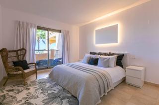 Elegante piso en Benahavís con vista al mar - Estepona - 0