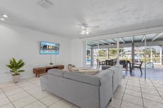 Gulf Access, Canal View, Heated Pool and Hot Tub - Barefeet Retreat- Roelens Vacations - 6